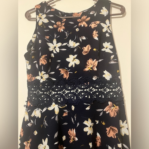Homeyee Navy/floral woman’s dress 🌟🌸 - Picture 4 of 8